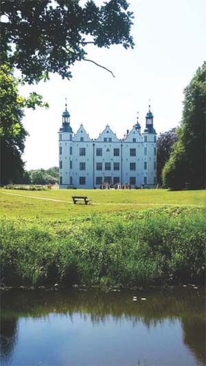 Lage & Umgebung - Zwillingsbuche Ahrensburg - Manke Bau