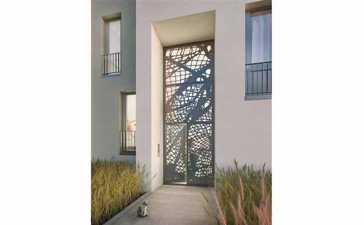 Am Fischzug - hohe Portale mit edler Metallornamentik