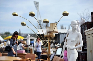 Auf dem Flohmarkt stöbern