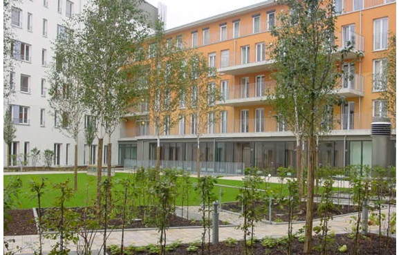 Senioren Wohngemeinschaft Fliederbusch - Gartenansicht