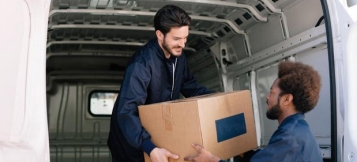 Umzug mit Möbelpacker:innen: Kosten und Tipps 