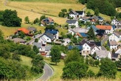 Strom einspeisen: So funktioiert die PV-Netzeinspeisung 2025